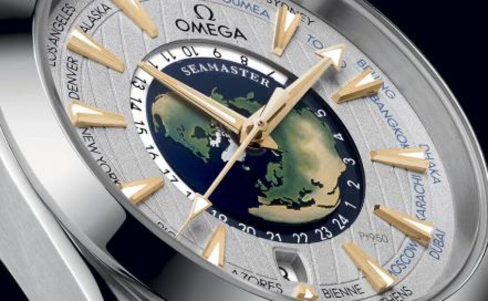 Omega atrapa el mundo en la muñeca