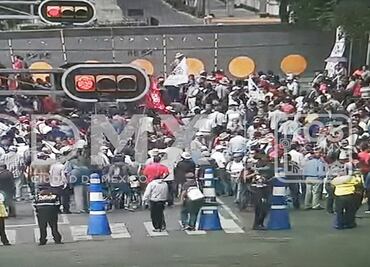 Integrantes del SME instalan plantón frente a Segob; cierran Bucareli