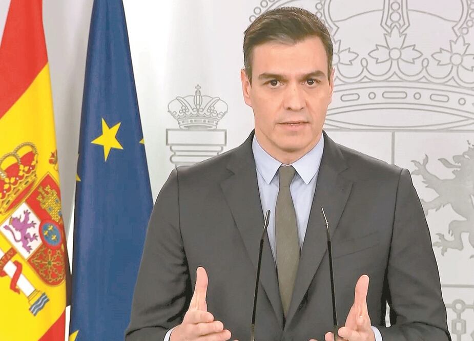 El presidente del gobierno español, Pedro Sánchez, advirtió que quedan “días muy duros” por la pandemia. Foto: EFE