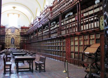 Investigan documentos históricos impresos en hojas de oro, en Puebla