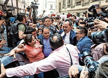 Delegado de Tláhuac entra por la puerta de atrás a Asamblea Legislativa