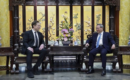 Elon Musk visita China, el mayor mercado de coches eléctricos del mundo