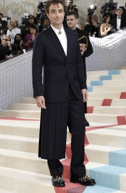 Robert Pattinson en la alfombra. Foto: Evan Agostini/Invision/AP, Archivo EL UNIVERSAL.