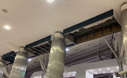 Fuertes lluvias en CDMX provocan caída de plafones en el AICM; no se reportan lesionados