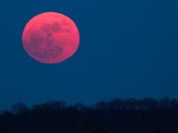 ¿Qué es la Luna Rosa?