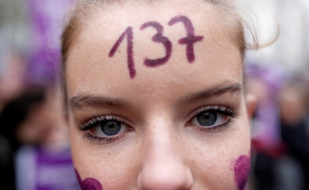 Miles de manifestantes salen a las calles para pedir un alto al sexismo en Francia