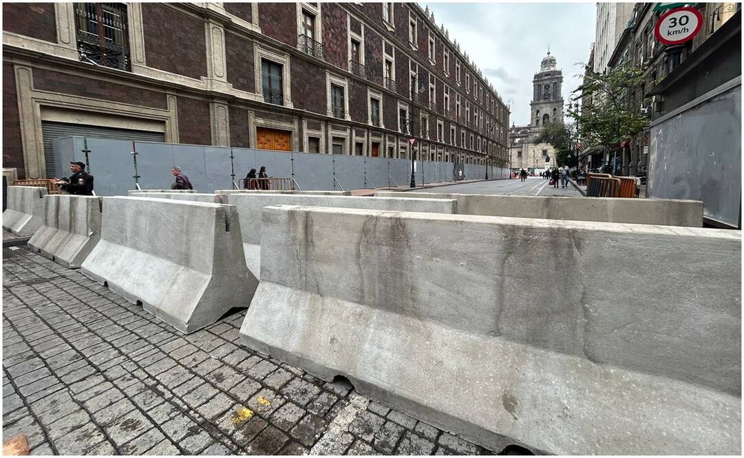 Vallas de paneles, lonas de plástico y tablones de madera resguardan inmuebles de particulares y del gobierno. Foto: Berenice Fregoso / EL UNIVERSAL