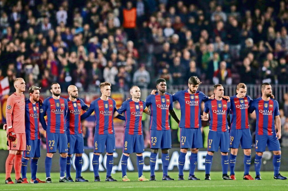 El conjunto blaugrana busca homenajear a las víctimas del avionazo en Colombia el pasado noviembre (MANU FERNÁNDEZ. AP)
