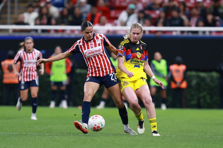 América y Chivas Femenil durante las semifinales del Apertura 2025 - Foto: Imago7
