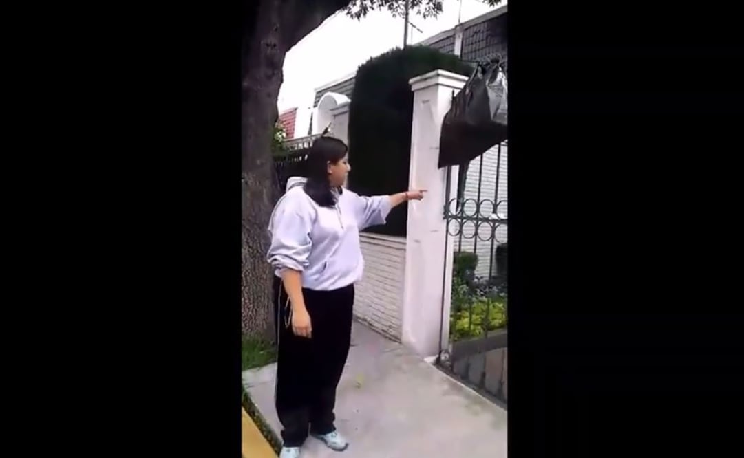 Por tirar basura en la calle, vecinos se la devuelven en Villa Coapa