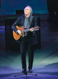 Serrat lleva a sus fans al Mediterráneo 