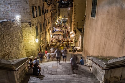 Turistas hacen insoportable la vida de españoles e italianos