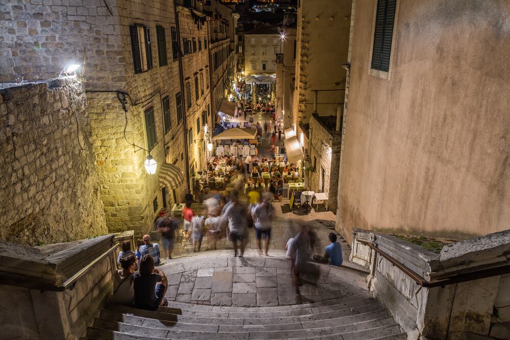 En un callejón de Dubrovnik. (Foto: Istock)