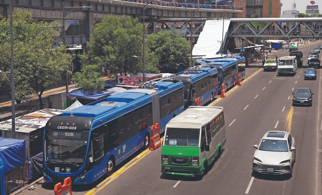Las unidades del Trolebús están ubicadas sobre el paradero en el Cetram Constitución de 1917, a un costado del Metro y del Cablebús Línea 2. Foto: de CARLOS MEJÍA. EL UNIVERSAL