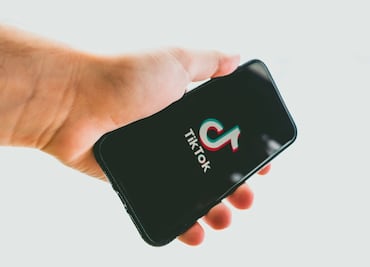 TikTok elimina miles de videos que fomentaban el odio