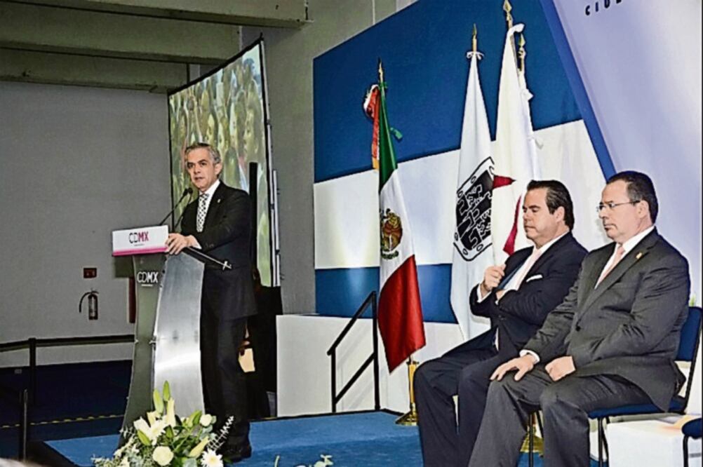 En el Foro Crece tu Empresa, organizado por la Canaco de la Ciudad de México, Miguel Ángel Mancera planteó modificar dos artículos de la ley (ESPECIAL)