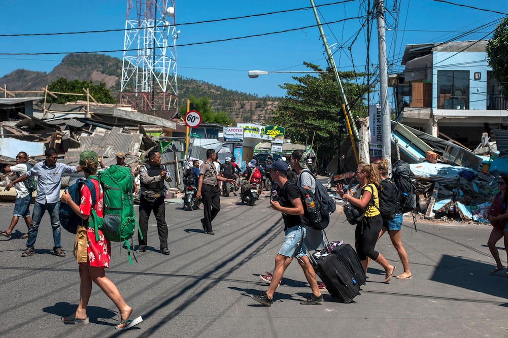 El sismo ha causado además cuantiosos daños materiales y ha obligado a evacuar a miles de personas de sus casas. Foto: AP