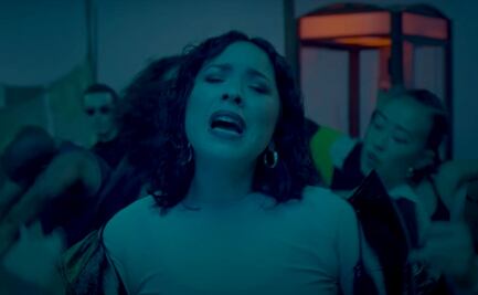 Tras bullying y amenazas de muerte, Carla Morrison hace arte de sí misma