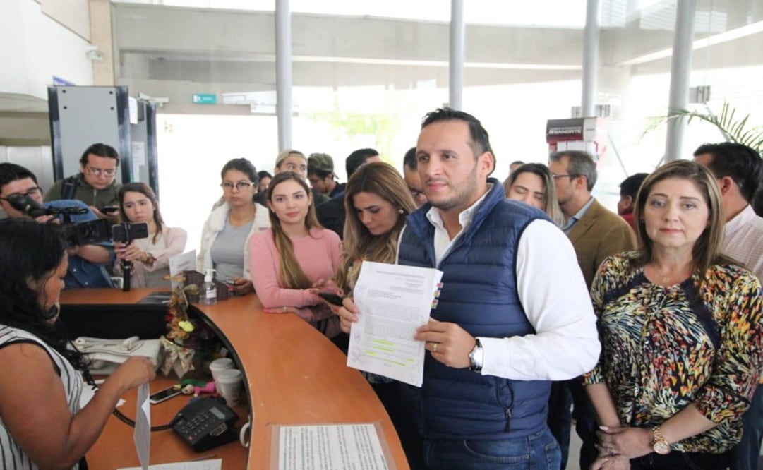 El líder de la bancada panista, Sergio Hernández Hernández, procedió en contra del mandatario. Foto: Especial
