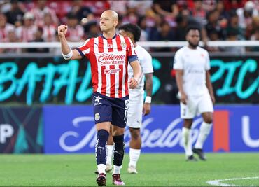 Chicharito Hernández volvió a anotar con Chivas ocho meses después; este fue su gol