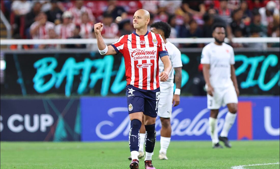 Chicharito Hernández volvió a anotar con Chivas ocho meses después - Foto: Imago7