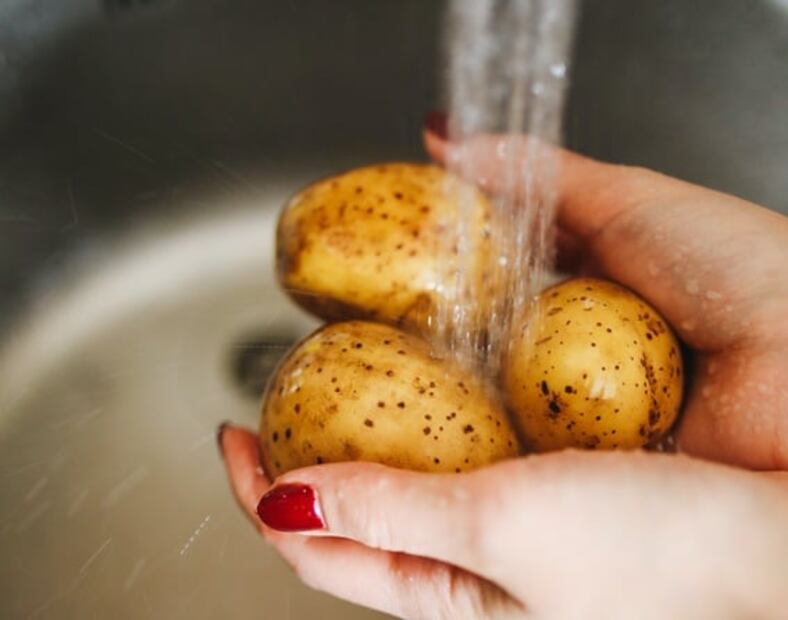 Qué frutas y verduras sí se deben lavar