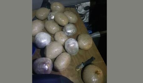 Aseguran en Durango goma de opio y metanfetamina ocultas en tractocamión