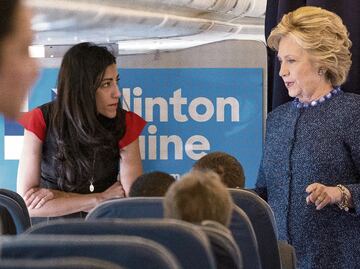 FBI resucita escándalo de correos de Hillary