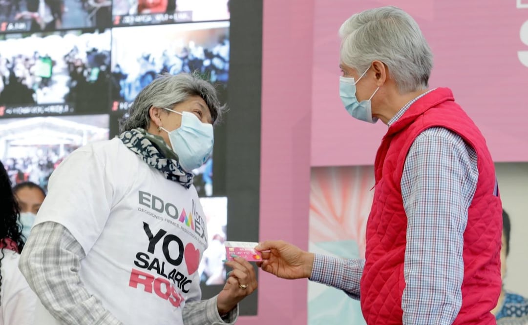 Ya son 329 mil mujeres en Estado de México beneficiadas con el Salario Rosa. Foto: Especial