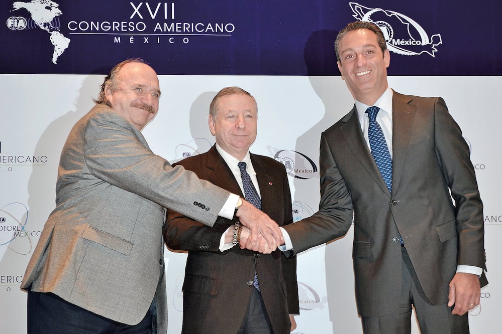 José Abed, Jean Todt y Carlos Slim Domit, dieron el banderazo de salida a la Semana Mundial de Automovilismo en México con grandes expectativas. Foto: CORTESÍA OMDAI