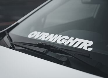 Este tipo de calcomanías en el auto te pueden ocasionar una multa