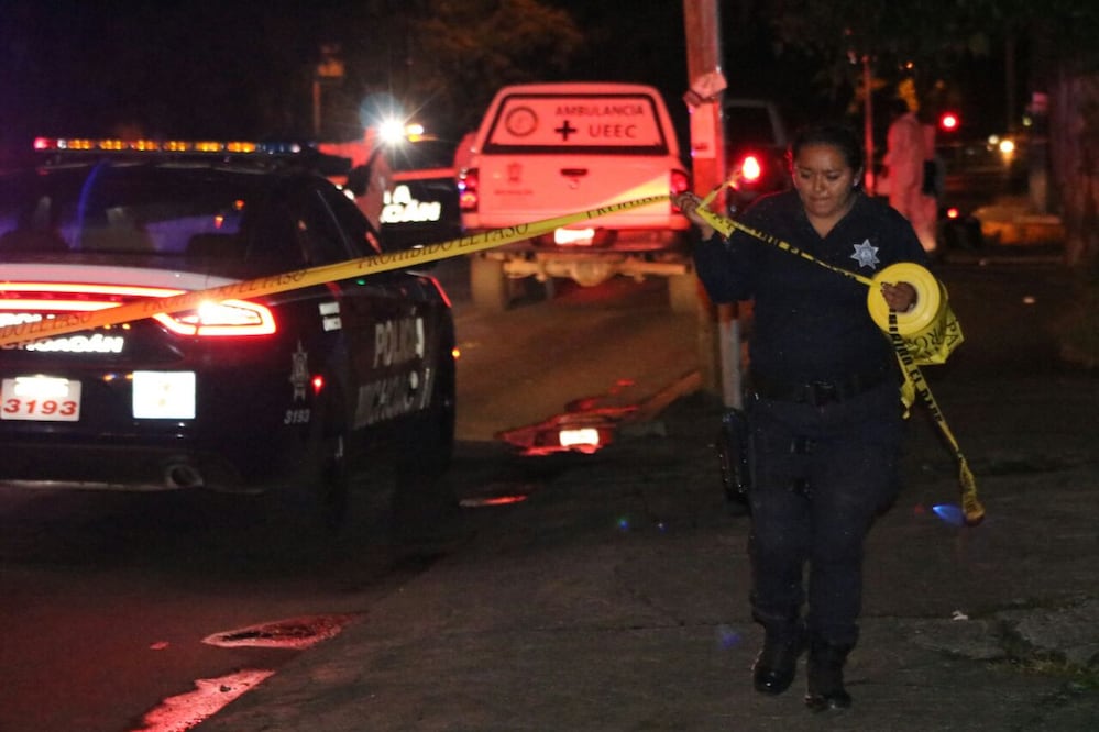 La balacera se prolongó hasta el cruce que hacen la Calzada Ventura Puente y Avenida Solidaridad donde quedaron lesionados un civil y los dos policías (Carlos Arrieta EL UNIVERSAL)