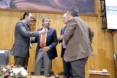 En favor de propuesta de Gil, 4 ex secretarios