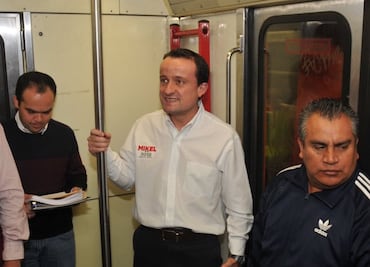 Mikel se sube al Metro y promete no aumentar tarifa