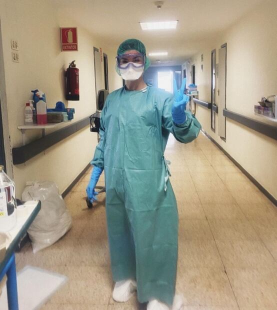 Influencer española contrae coronavirus sirviendo como enfermera en hospital de España
