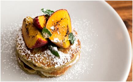 #RECETA Hotcakes de matcha con salsa de durazno