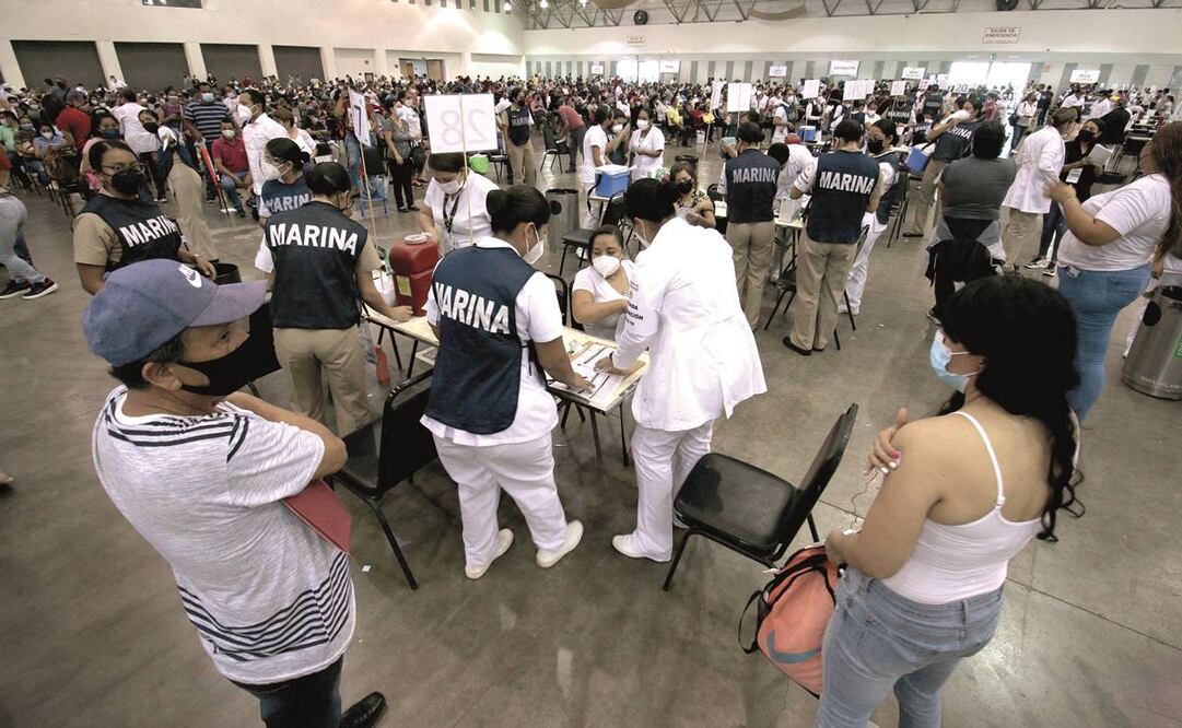 En Veracruz se instalaron cinco sedes de inmunización, donde se vacunará a más de 160 mil profesores que se registraron. Foto: Patricia Morales/ El Universal.