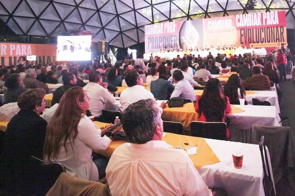 El partido inició su 14 Congreso Nacional Extraordinario con un quórum de 851 participantes que de inmediato se apuntaron en las cuatro mesas de diálogo que sesionarán a partir de hoy (ADRIÁN HERNÁNDEZ. EL UNIVERSAL)
