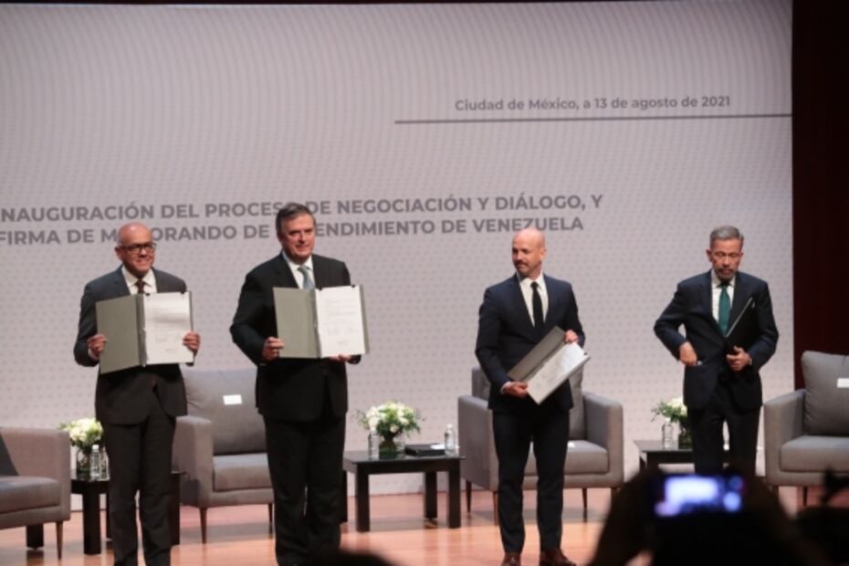 Gobierno y oposición de Venezuela firman acuerdo para inicio de diálogo