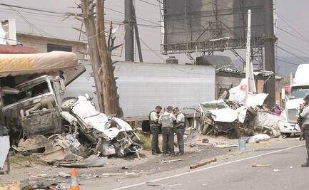 Falla de tráiler deja tres muertos en México-Toluca