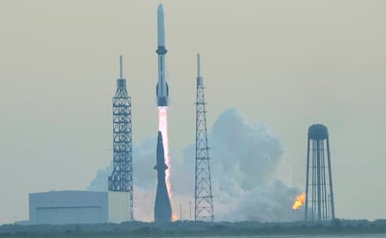 Blue Origin logra reutilizar propulsores de su cohete New Glenn; es su tercera misión