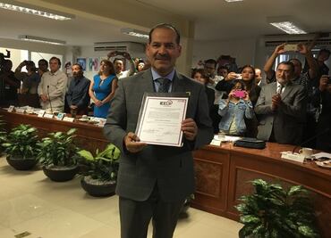 Martín Orozco recibe constancia como gobernador de Aguascalientes