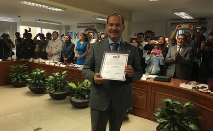 Martín Orozco recibe constancia como gobernador de Aguascalientes