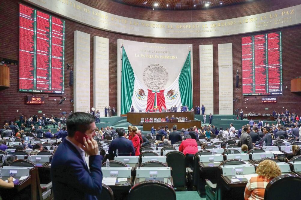 Los diputados de Morena afirman que la urgencia para bajar el gasto a los partidos políticos se basa en las 28 propuestas para afectar el régimen de financiamiento de los partidos políticos que hay en San Lázaro. Foto: DIEGO SIMÓN SÁNCHEZ. EL UNIVERSAL