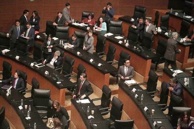 Proponen reducir comisiones en Senado