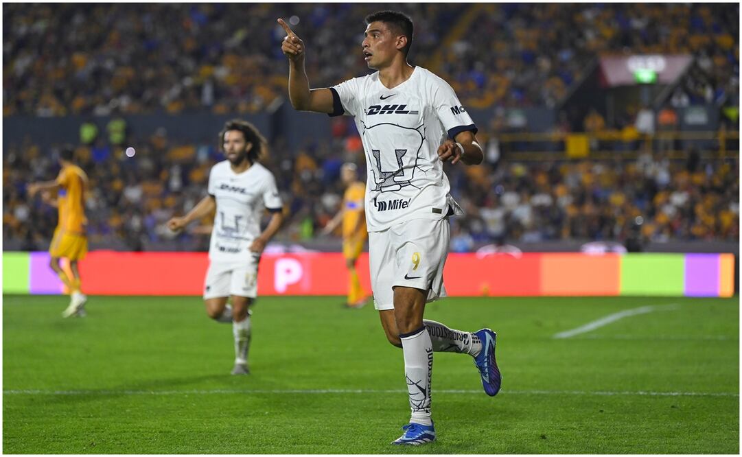 Memo Martínez celebrando con los Pumas