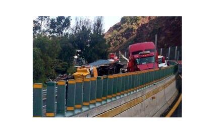 Choque múltiple complica circulación vial en la México-Cuernavaca
