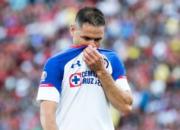Cruz Azul protesta por la expulsión de Pablo Aguilar