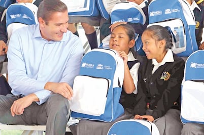 Entrega Moreno Valle 10 mil 500 kits escolares
