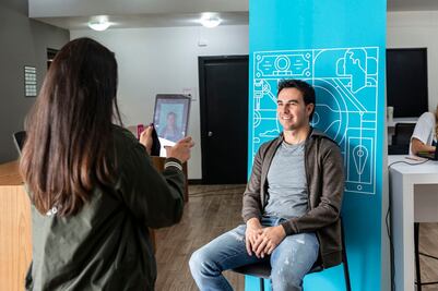 Checo Pérez, primer piloto de F1 registrado como socio conductor de Uber